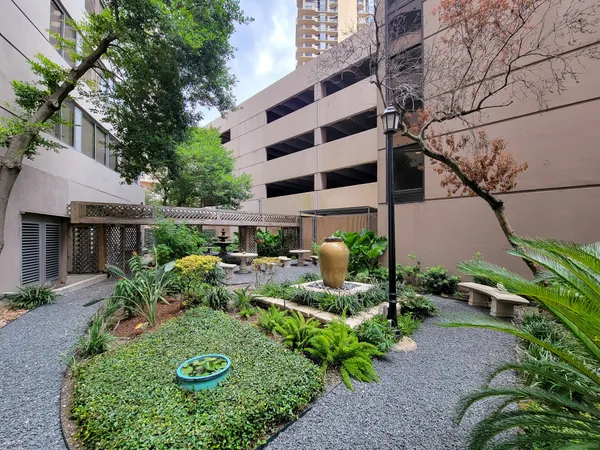 $2,200 | 3525 Sage Road, Unit 515, Houston, TX 77056