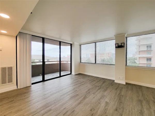 $2,200 | 3525 Sage Road, Unit 515, Houston, TX 77056