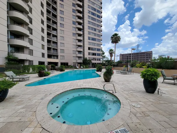 $2,200 | 3525 Sage Road, Unit 515, Houston, TX 77056