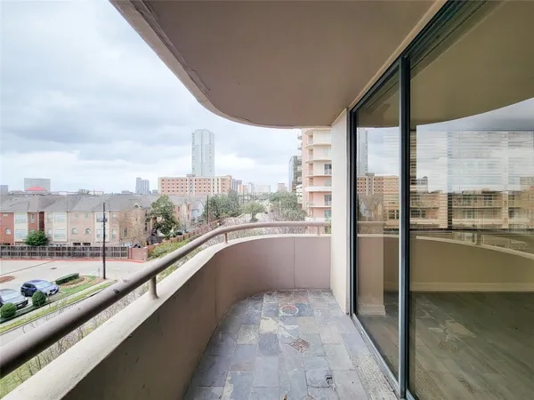$2,200 | 3525 Sage Road, Unit 515, Houston, TX 77056