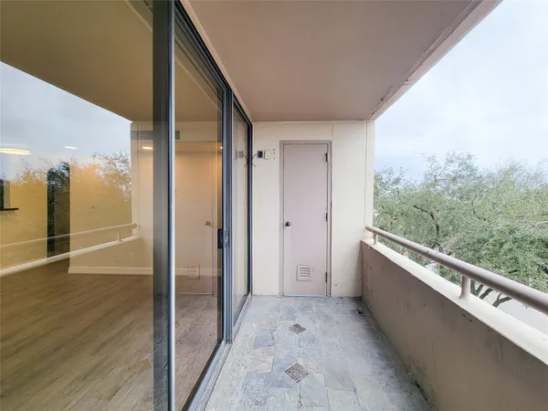 $2,200 | 3525 Sage Road, Unit 515, Houston, TX 77056