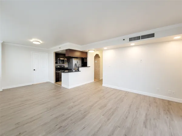 $2,200 | 3525 Sage Road, Unit 515, Houston, TX 77056