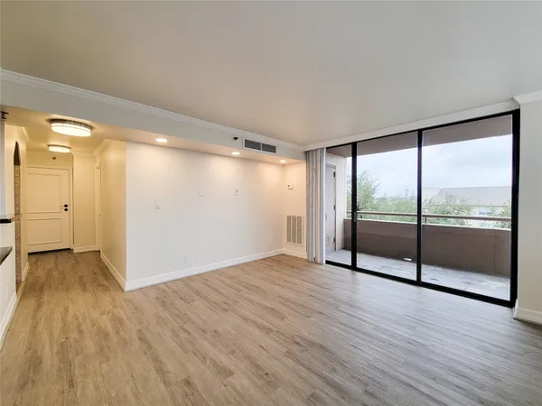 $2,200 | 3525 Sage Road, Unit 515, Houston, TX 77056