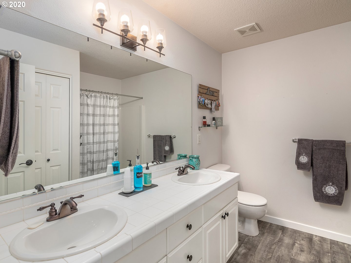 22050 Southwest Grahams Ferry Road Tualatin, OR 97062 - Photo 17 of 27 Bathroom