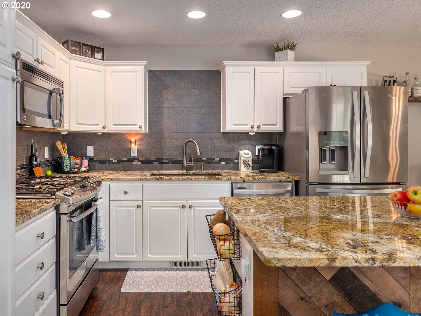 22050 Southwest Grahams Ferry Road Tualatin, OR 97062 - Photo 7 of 27 Kitchen