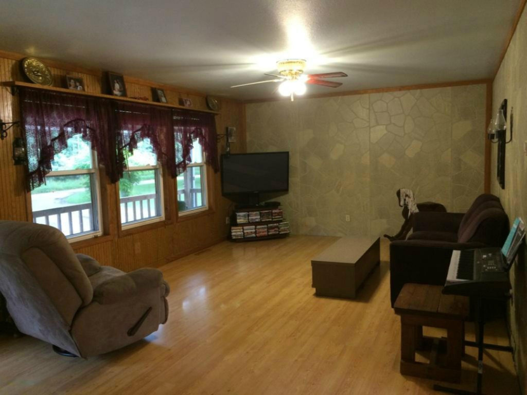 10172 East Klees Road Crystal, MI 48818 - Photo 2 of 15 livrm