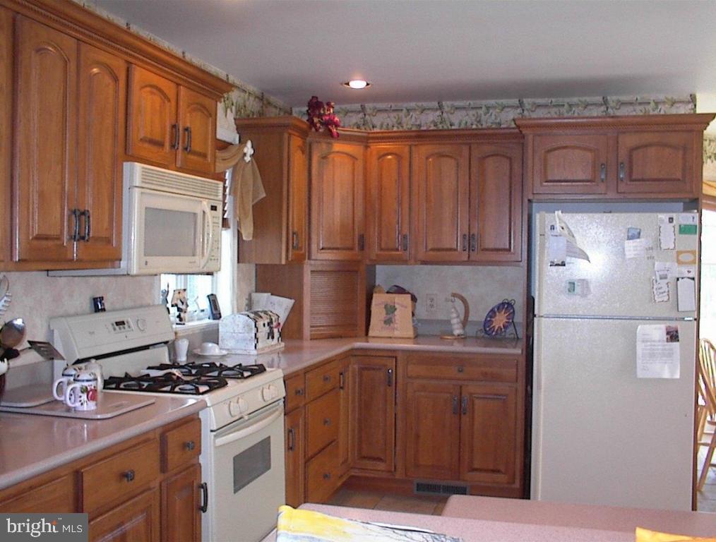 932 Pine Hill Road Lititz, PA 17543 - Photo 5 of 25