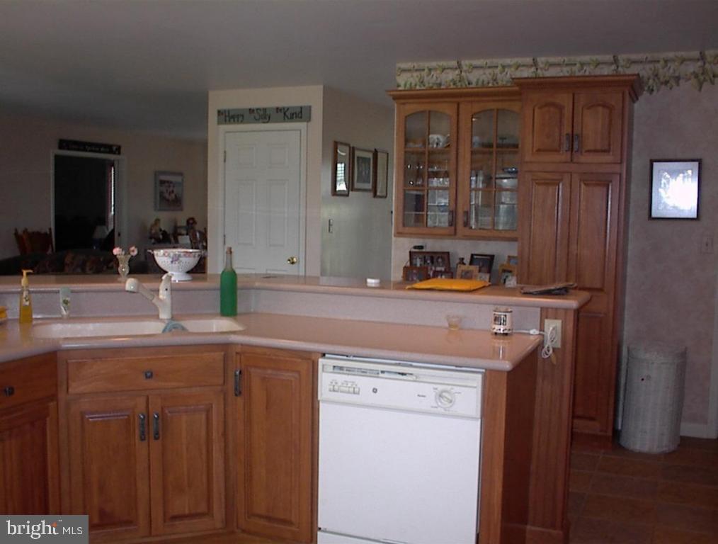 932 Pine Hill Road Lititz, PA 17543 - Photo 6 of 25