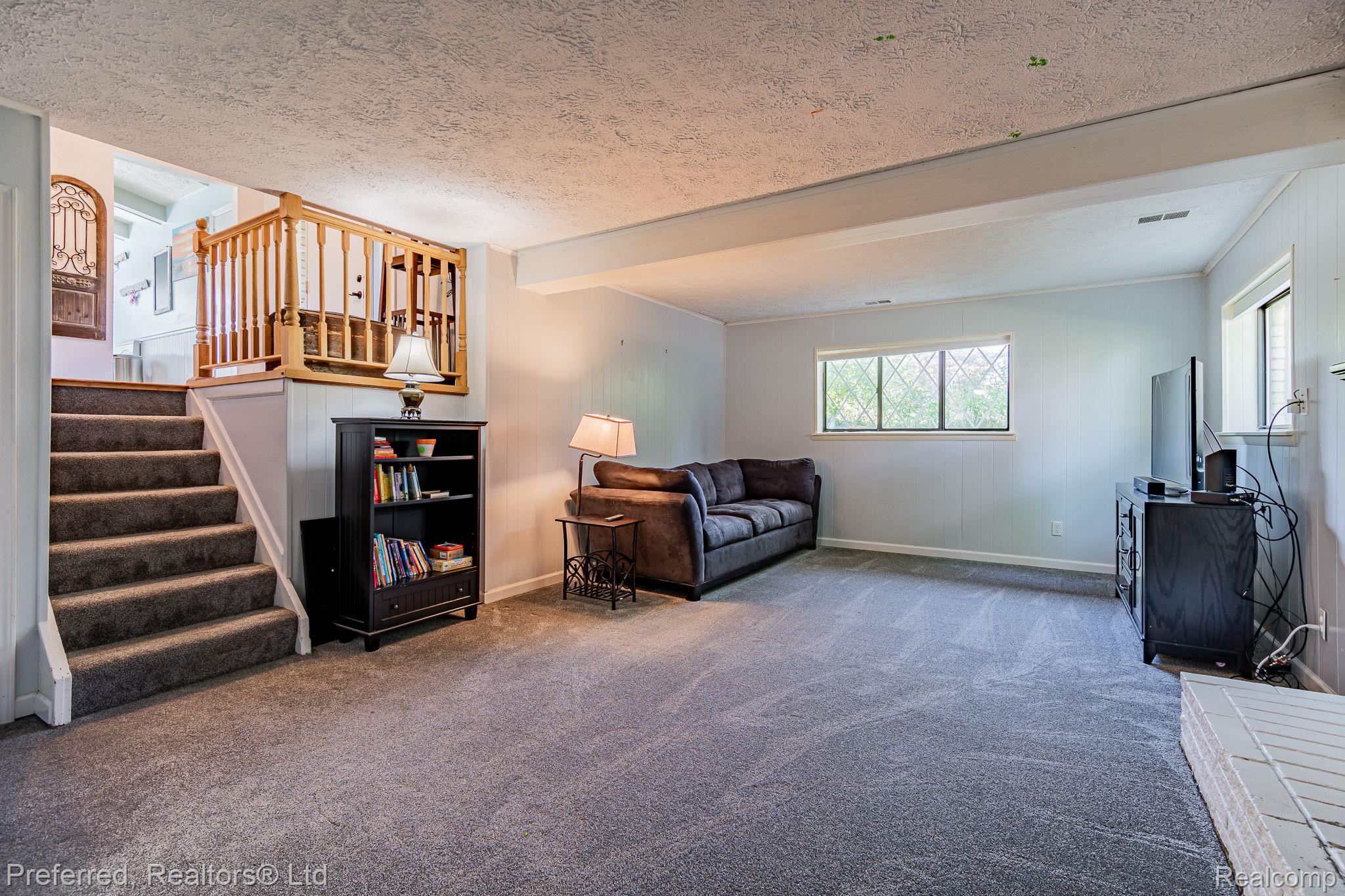 681 Kings Way Canton, MI 48188 - Photo 26 of 35 Gallery Image 26