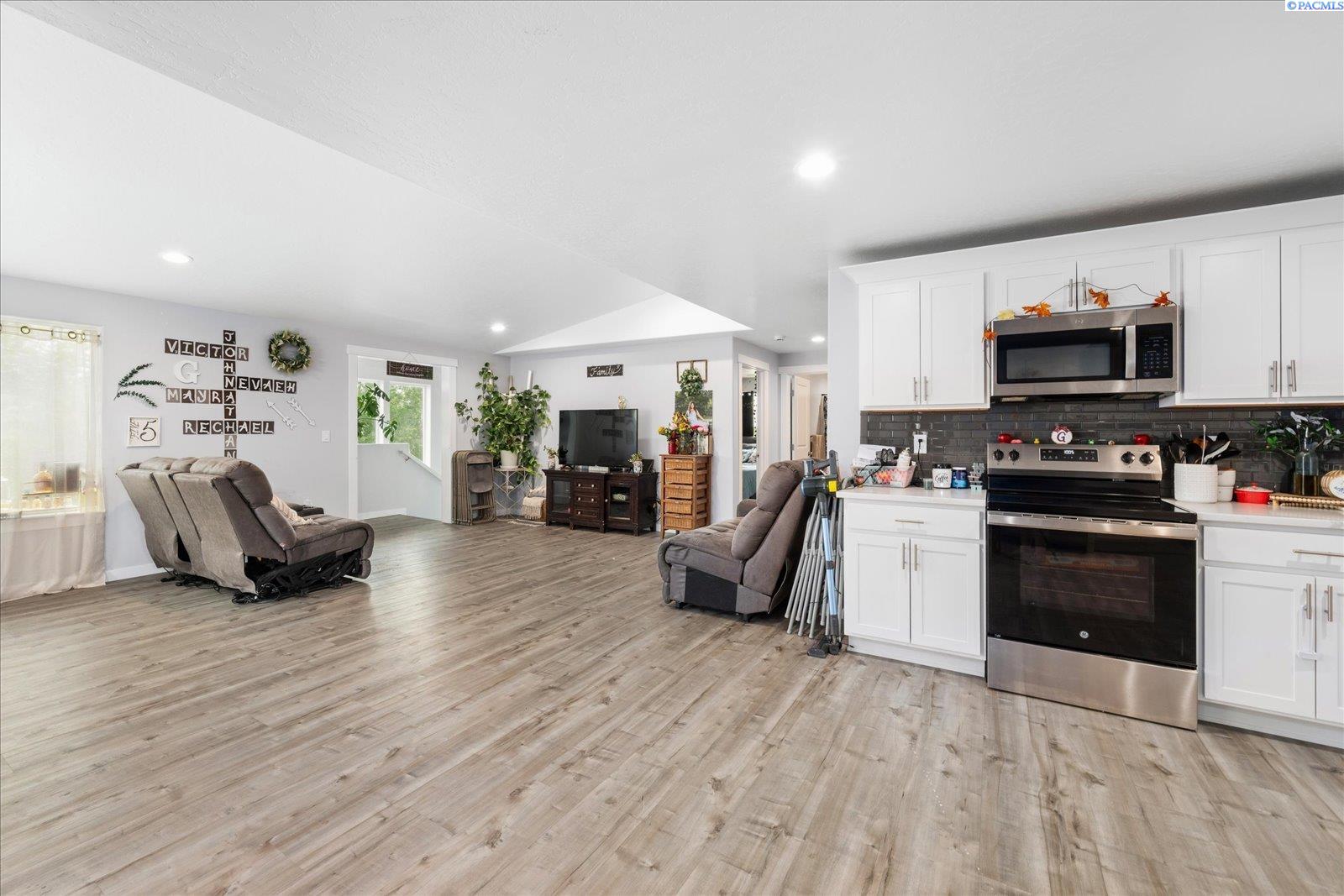 1402 North Edison Street Kennewick, WA 99336 - Photo 6 of 49 Gallery Image 6