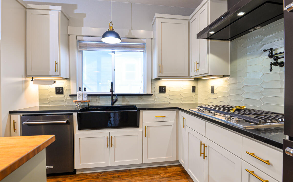 1029 Brandon Way Phoenix, OR 97535 - Photo 13 of 75 a kitchen with stainless steel appliances granite countertop a sink stove and cabinets