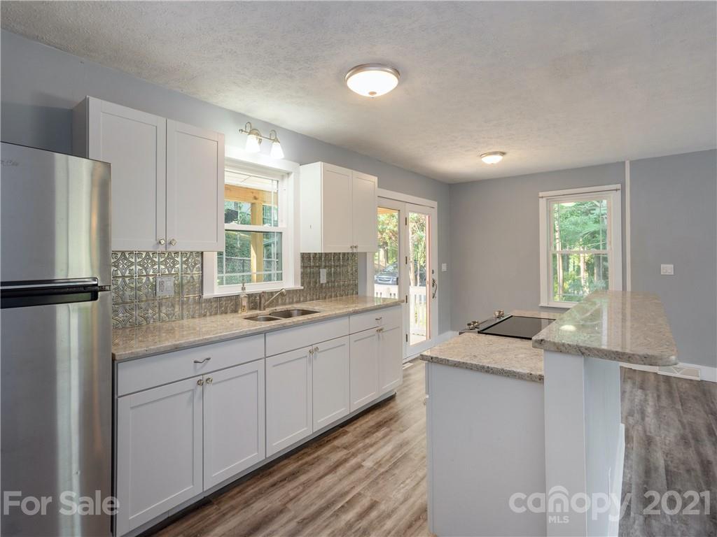 85 Elliot Ridge Lane Hendersonville, NC 28792 - Photo 12 of 24 Gallery Image 12