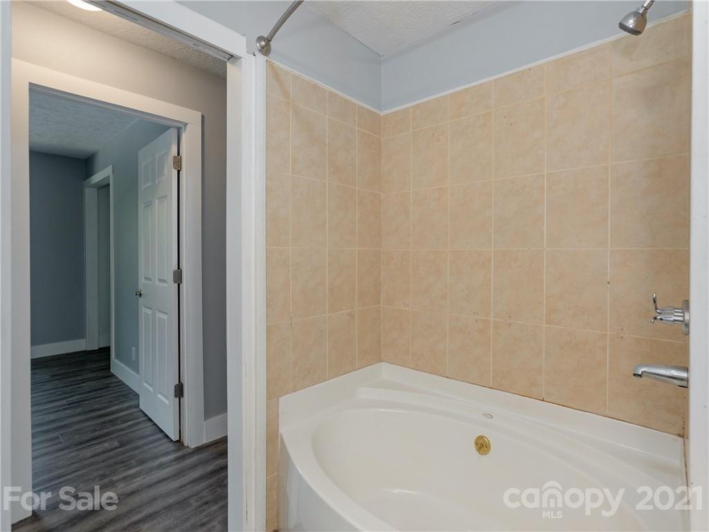 85 Elliot Ridge Lane Hendersonville, NC 28792 - Photo 19 of 24 Gallery Image 19