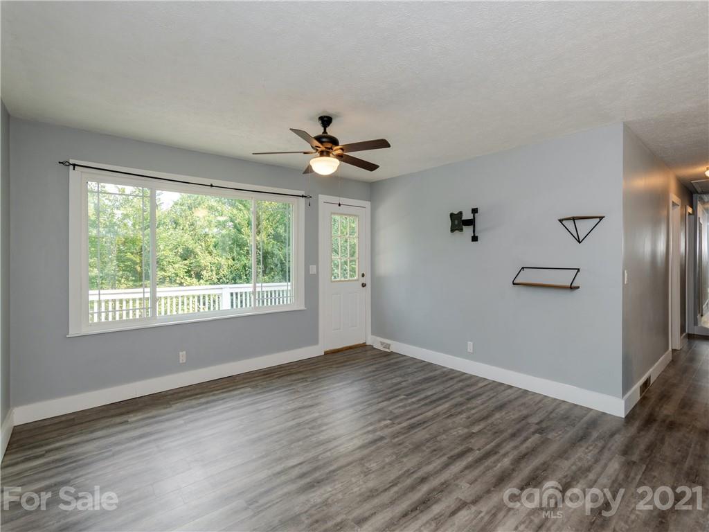 85 Elliot Ridge Lane Hendersonville, NC 28792 - Photo 9 of 24 Gallery Image 9