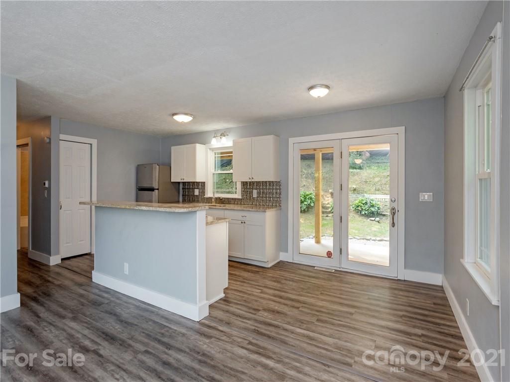 85 Elliot Ridge Lane Hendersonville, NC 28792 - Photo 10 of 24 Gallery Image 10
