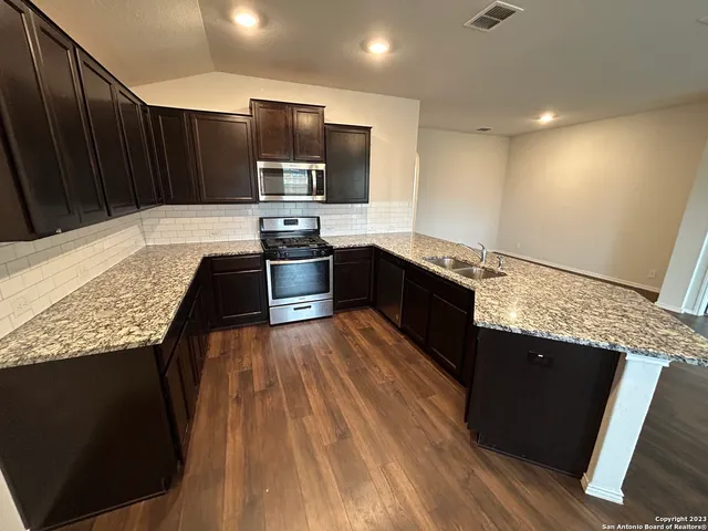 $1,725 | 8215 Falcon Meadow Drive, Converse, TX 78109