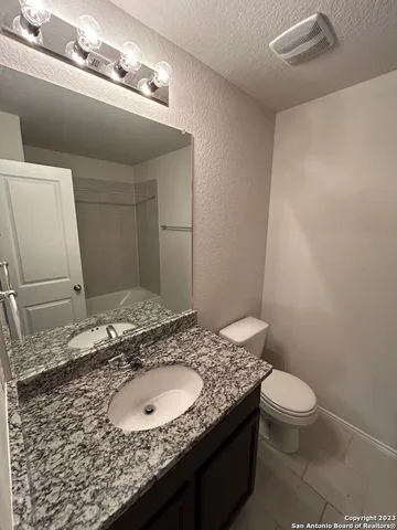 $1,725 | 8215 Falcon Meadow Drive, Converse, TX 78109