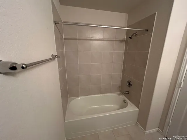 $1,725 | 8215 Falcon Meadow Drive, Converse, TX 78109