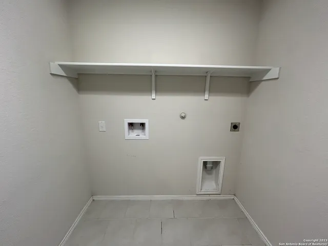 $1,725 | 8215 Falcon Meadow Drive, Converse, TX 78109