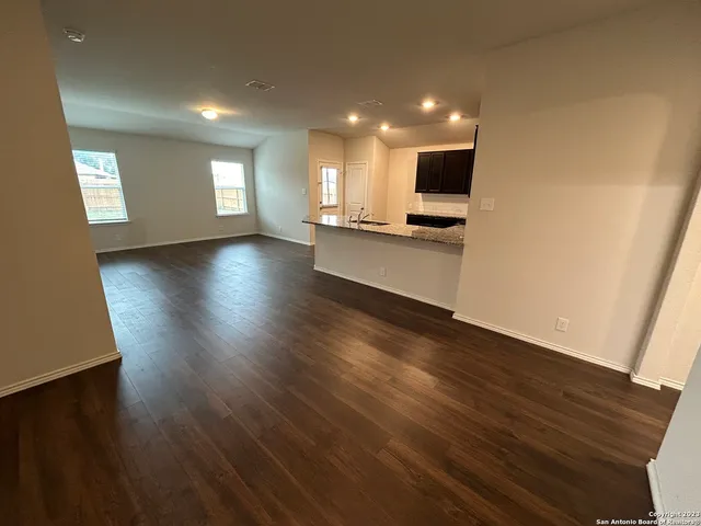 $1,725 | 8215 Falcon Meadow Drive, Converse, TX 78109