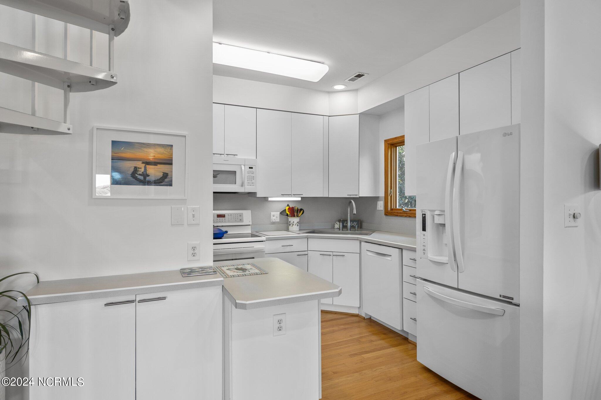 549 Coral Ridge Road Pine Knoll Shores, NC 28512 - Photo 30 of 80 Kitchen
