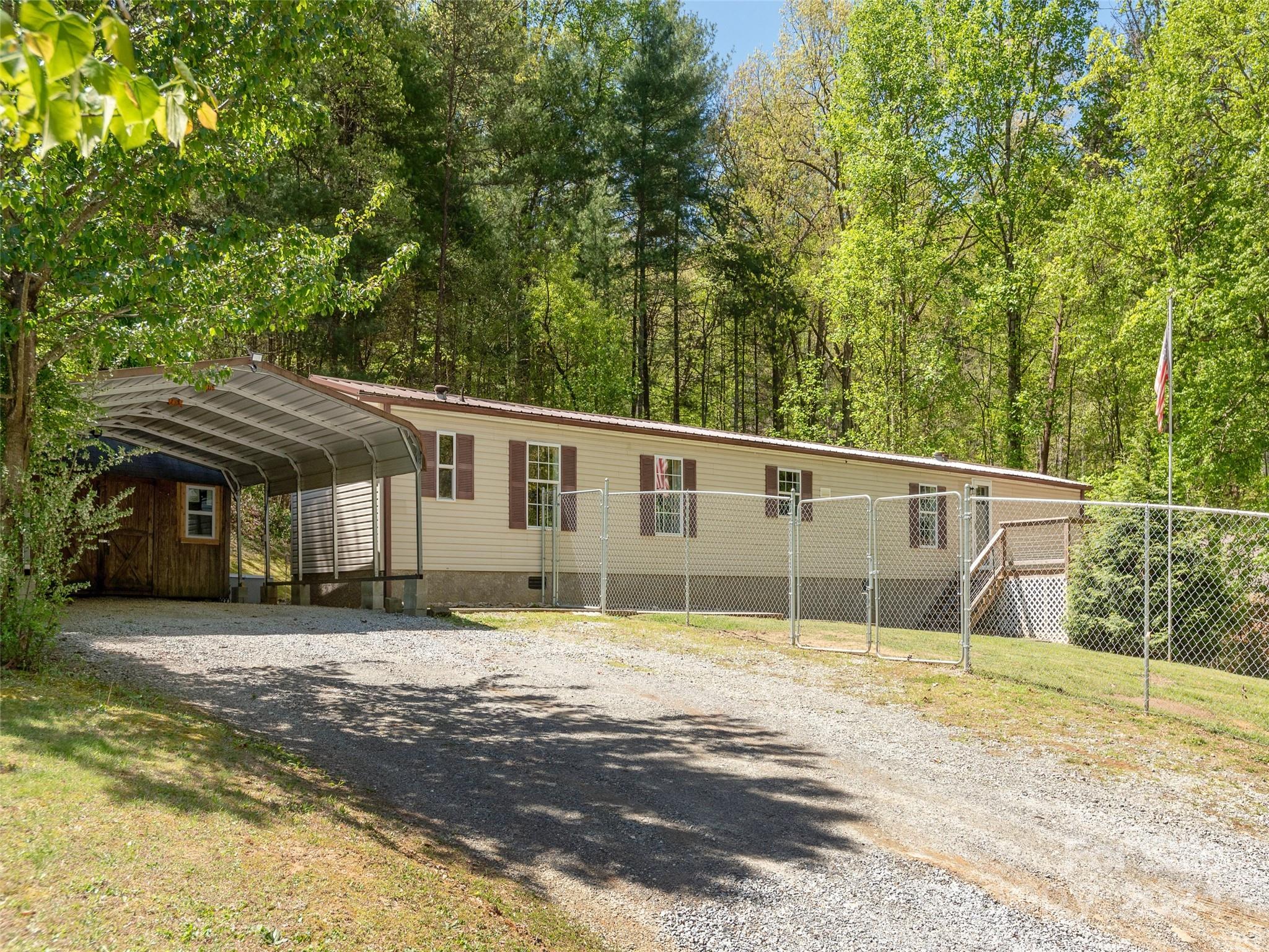 1067 Holbert Road Hendersonville, NC 28791 - Photo 3 of 36 Gallery Image 3