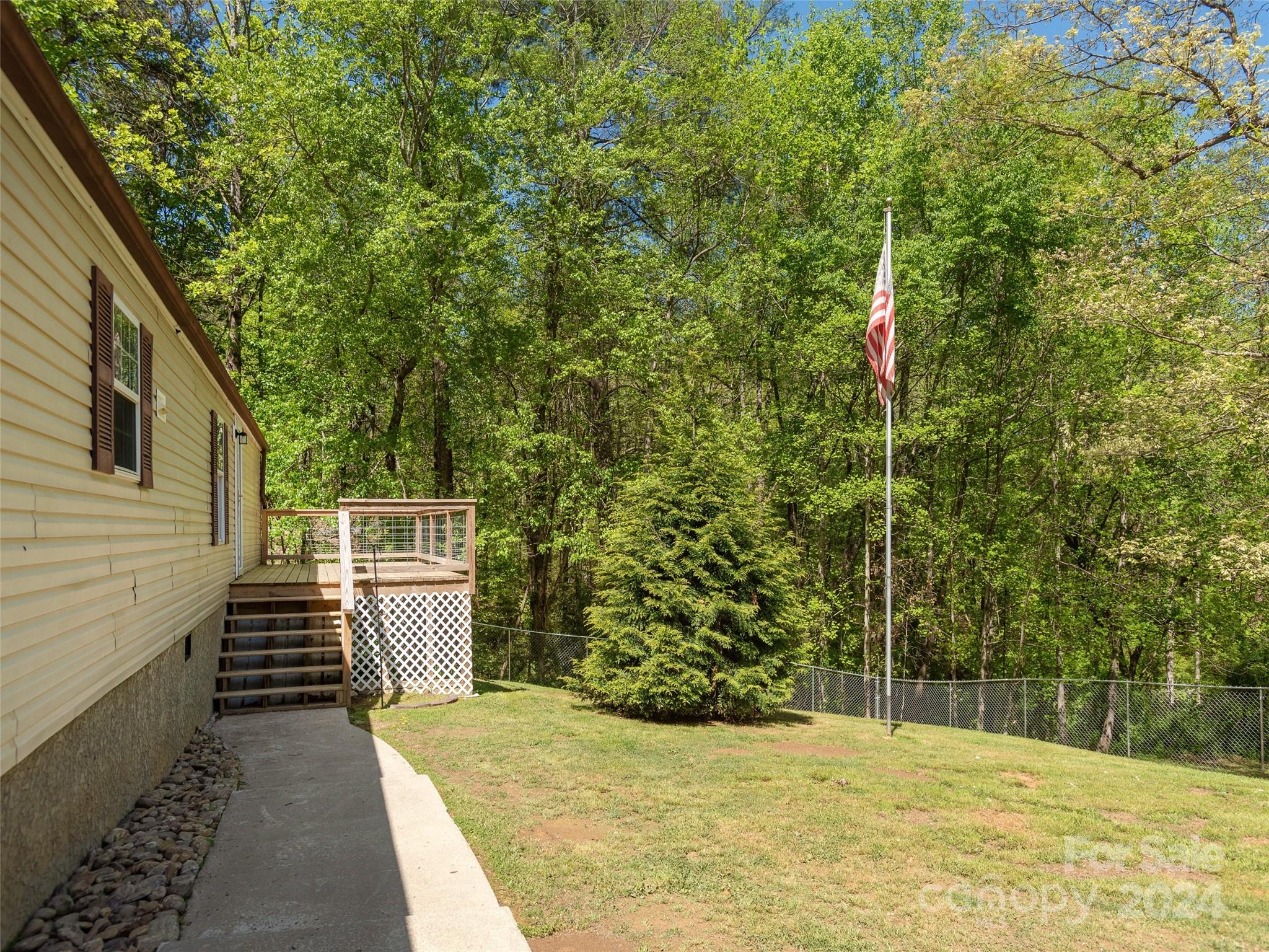 1067 Holbert Road Hendersonville, NC 28791 - Photo 4 of 36 Gallery Image 4