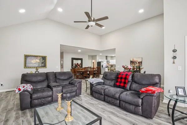 $350,000 | 103 Deer Lane, Russellville, KY 42276