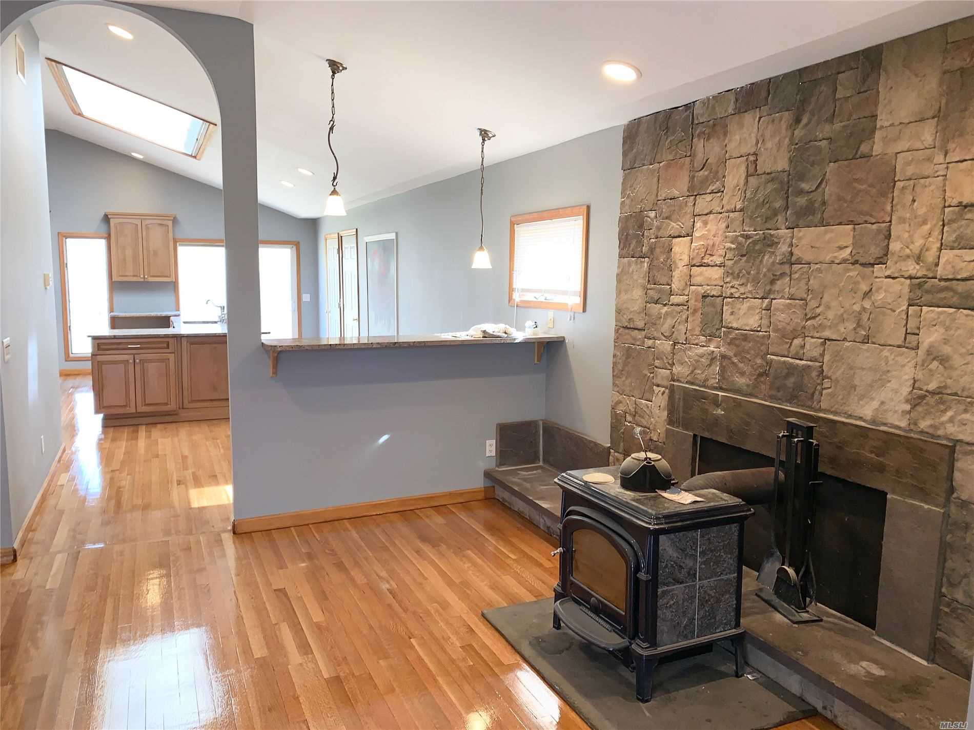 381 North Country Road Sound Beach, NY 11789 - Photo 8 of 19