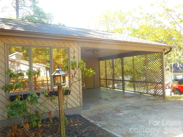 a view of an outdoor space