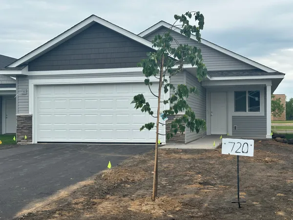 $324,900 | 720 Cherrywood Lane Northeast, Isanti, MN 55040