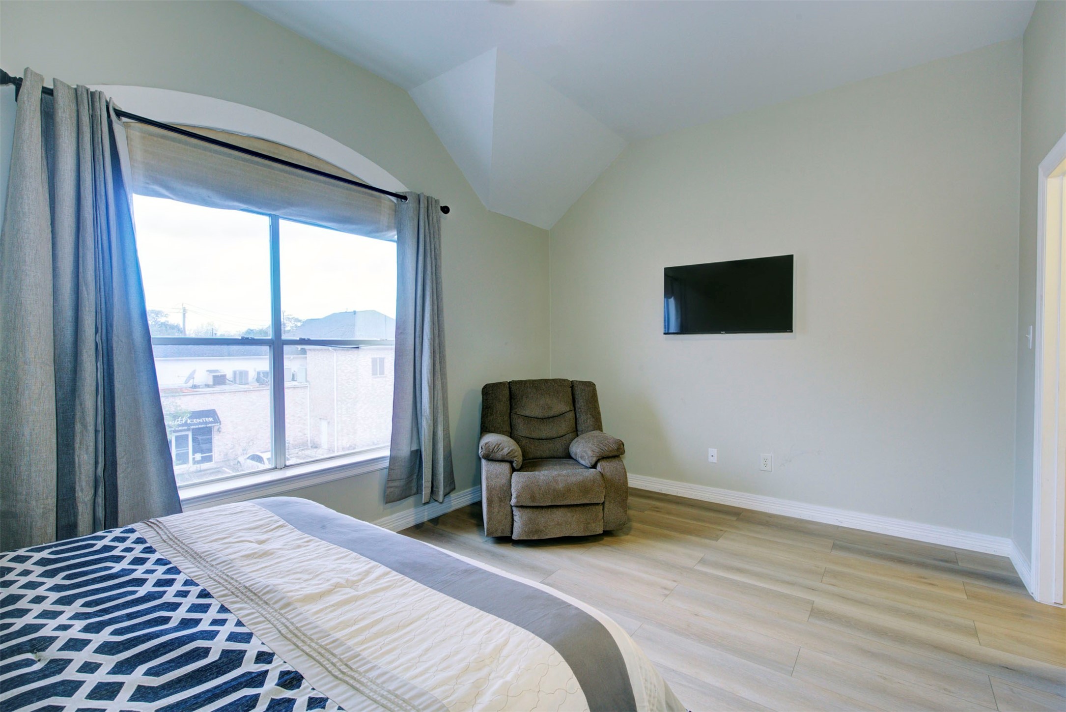 1711 Huldy Street, Unit A Houston, TX 77019 - Photo 31 of 38 a bedroom with a bed and large window