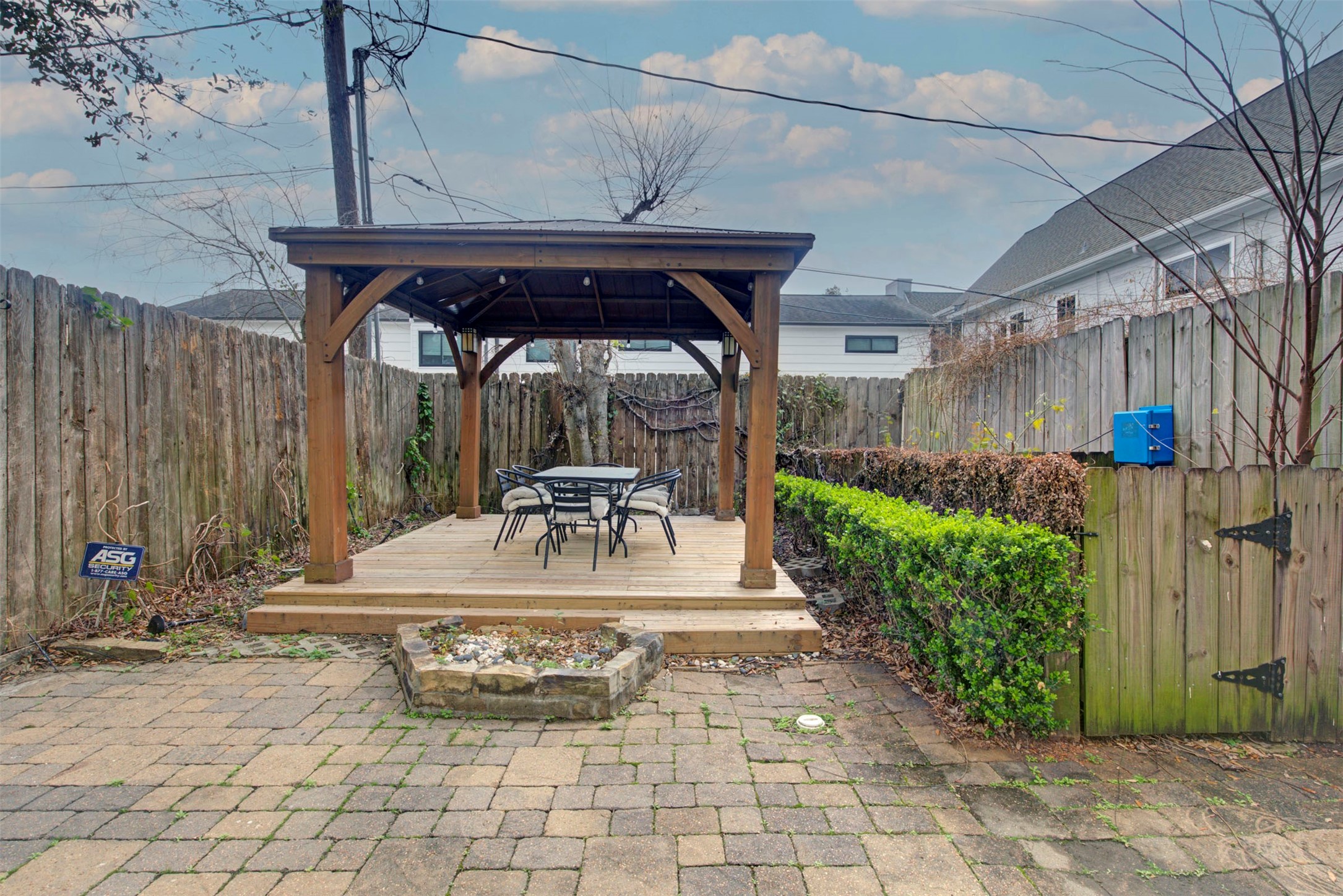1711 Huldy Street, Unit A Houston, TX 77019 - Photo 10 of 38 a view of outdoor space yard and patio