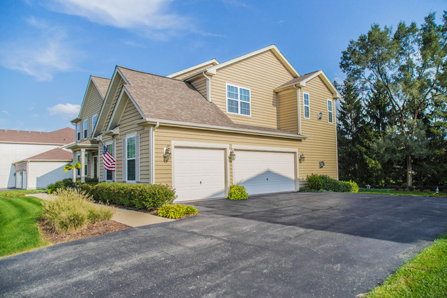883 Oak Ridge Boulevard Elgin, IL 60120 - Photo 2 of 25