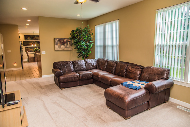 883 Oak Ridge Boulevard Elgin, IL 60120 - Photo 12 of 25