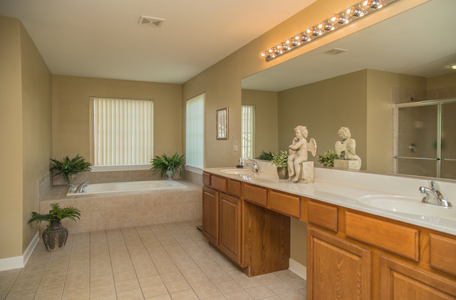 883 Oak Ridge Boulevard Elgin, IL 60120 - Photo 17 of 25