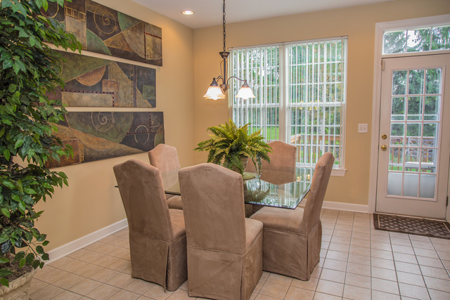 883 Oak Ridge Boulevard Elgin, IL 60120 - Photo 7 of 25