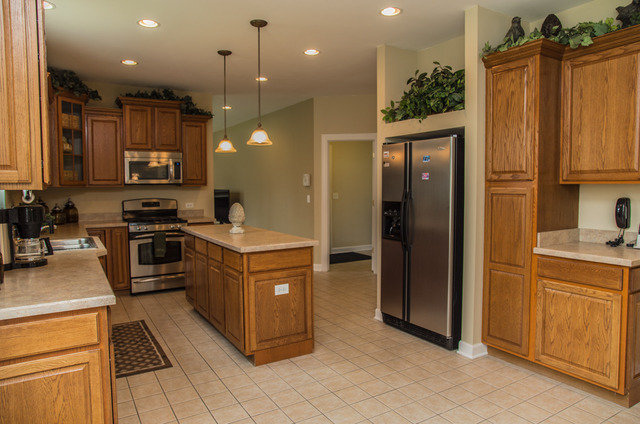 883 Oak Ridge Boulevard Elgin, IL 60120 - Photo 10 of 25