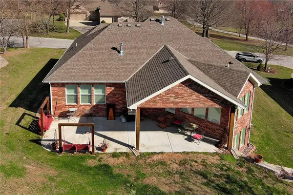 $650,000 | 1637 Southwest Hedgewood Lane, Lee's Summit, MO 64081