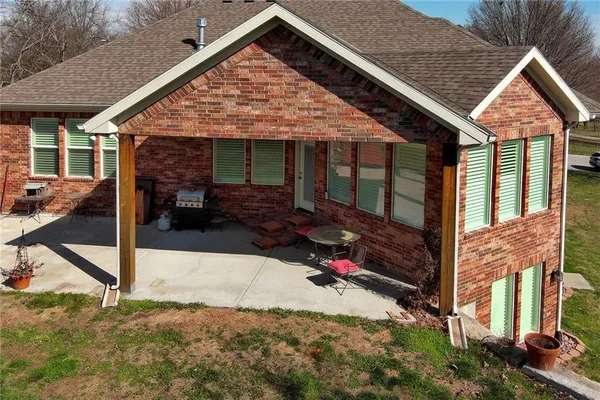 $650,000 | 1637 Southwest Hedgewood Lane, Lee's Summit, MO 64081