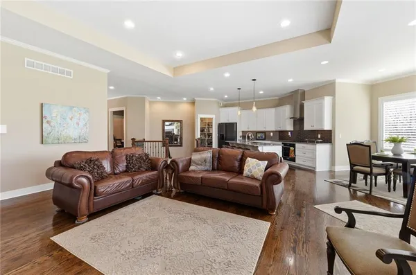 $650,000 | 1637 Southwest Hedgewood Lane, Lee's Summit, MO 64081