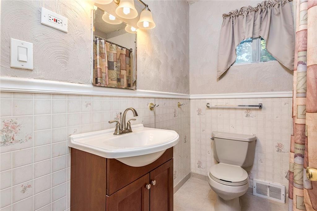 288 Linnwood Road Eighty Four, PA 15330 - Photo 25 of 25 Full Bathroom