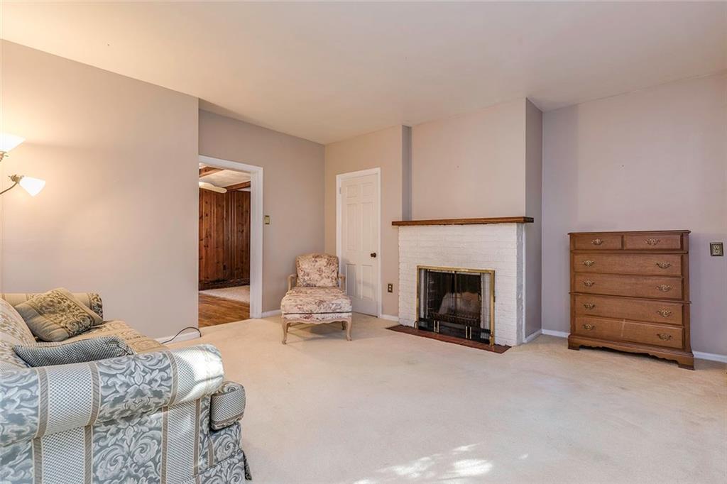 288 Linnwood Road Eighty Four, PA 15330 - Photo 10 of 25 Living Room