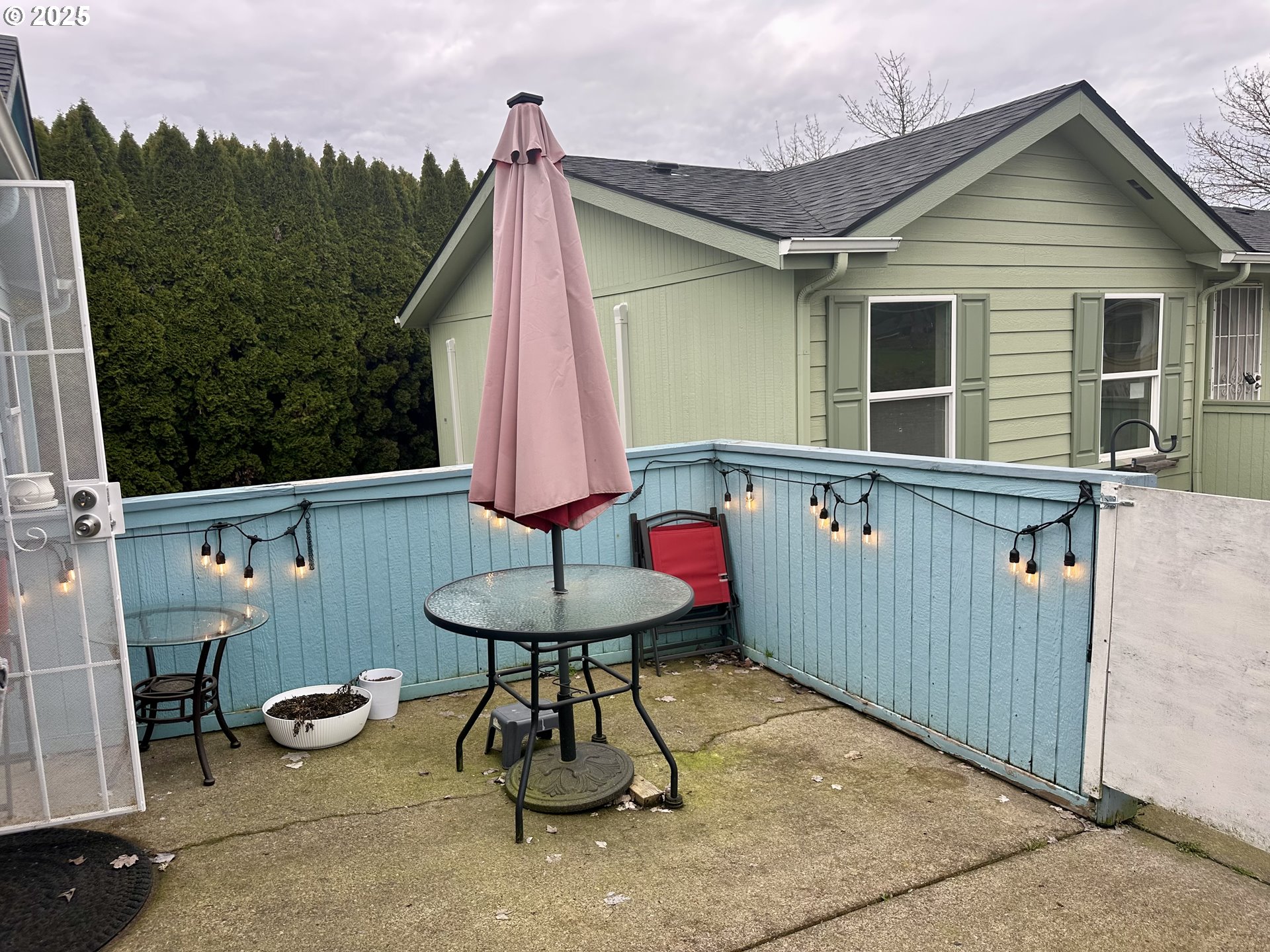 5510 E Street Springfield, OR 97478 - Photo 4 of 21 a view of a house with backyard and sitting area