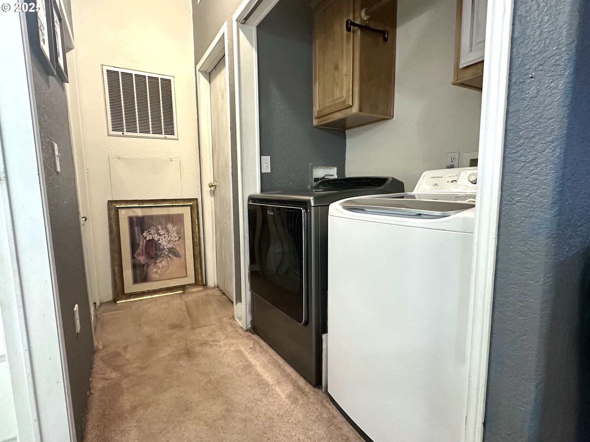 5510 E Street Springfield, OR 97478 - Photo 7 of 21 a utility room with dryer and washer