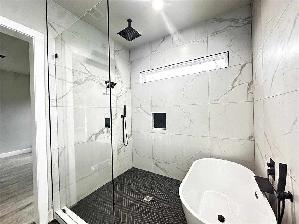 2770 Moffatt Avenue Dallas, TX 75216 - Photo 12 of 25 a bathroom with a sink and shower