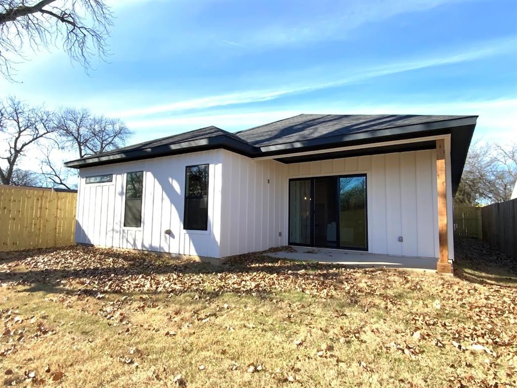 2770 Moffatt Avenue Dallas, TX 75216 - Photo 23 of 25 Backyard with rear access perfect for additional storage space!