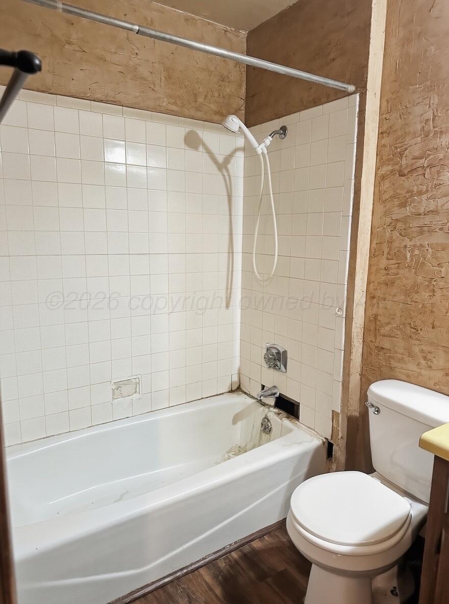 7811 Highway 86 Tulia, TX 79088 - Photo 15 of 19 a bathroom with a toilet and a bathtub