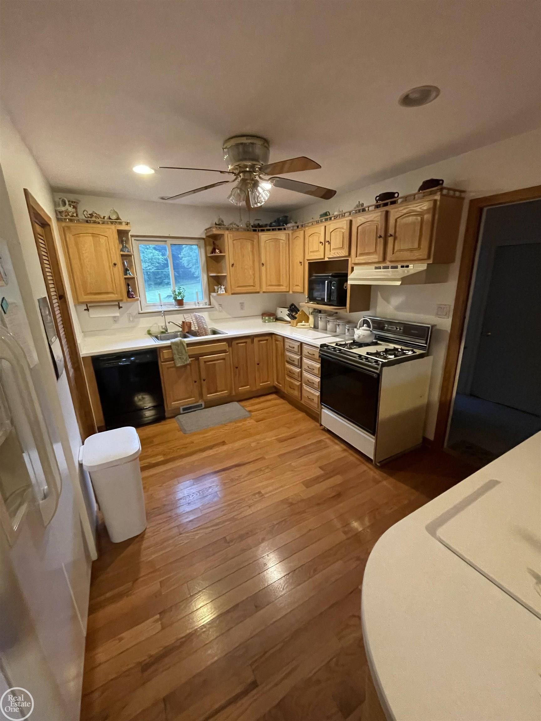 13665 Rattalee Lake Road Davisburg, MI 48350 - Photo 6 of 28