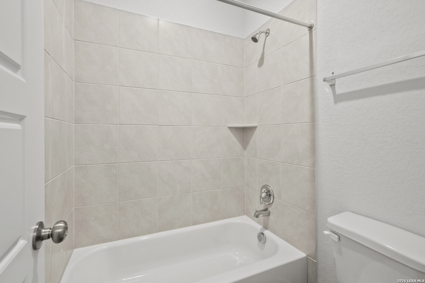 11111 Luckenbach Loop Converse, TX 78109 - Photo 17 of 27 a bathroom with a bathtub